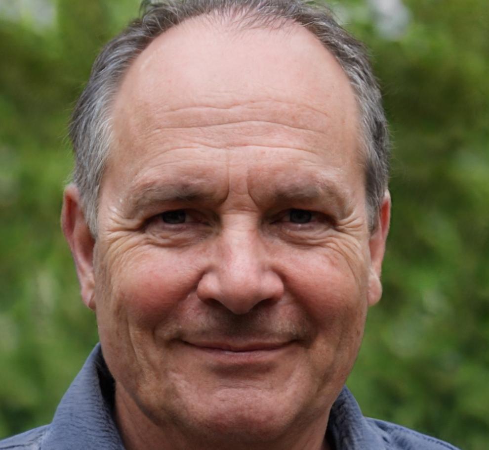 Kieran Volkov, Senior Communication Strategist specializing in financial team development