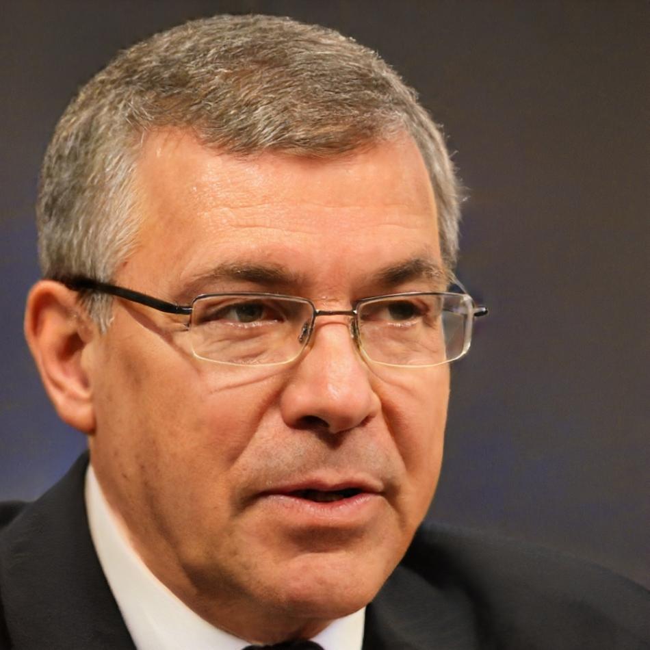 Henrik Larsen, Senior Financial Communication Strategist